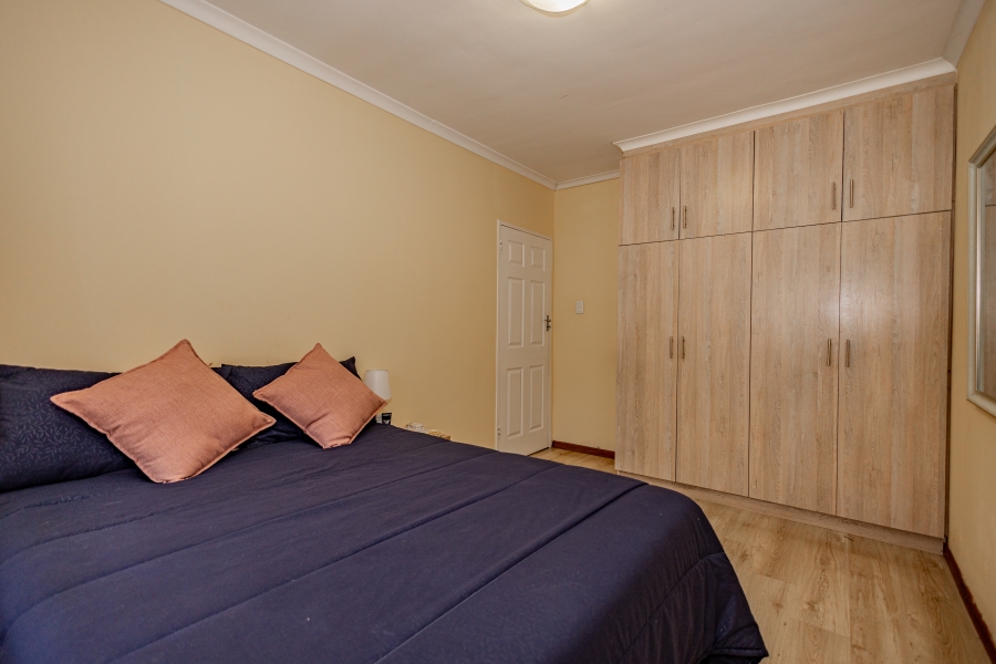 6 Bedroom Property for Sale in Sanddrift Western Cape